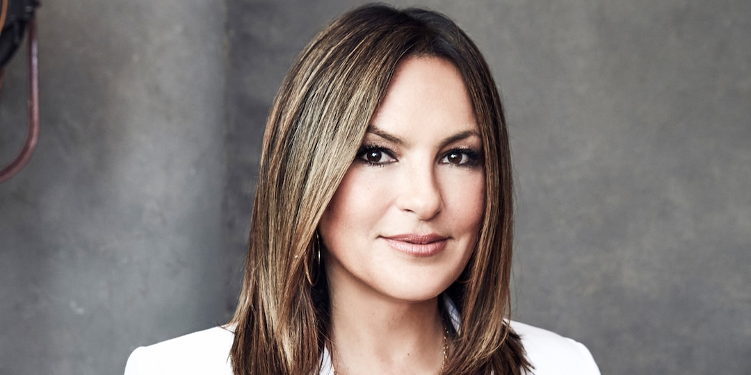 Mariska Hargitay Surprises New Yorkers Waiting in Line to Vote With Sweet Treats - E! Online
